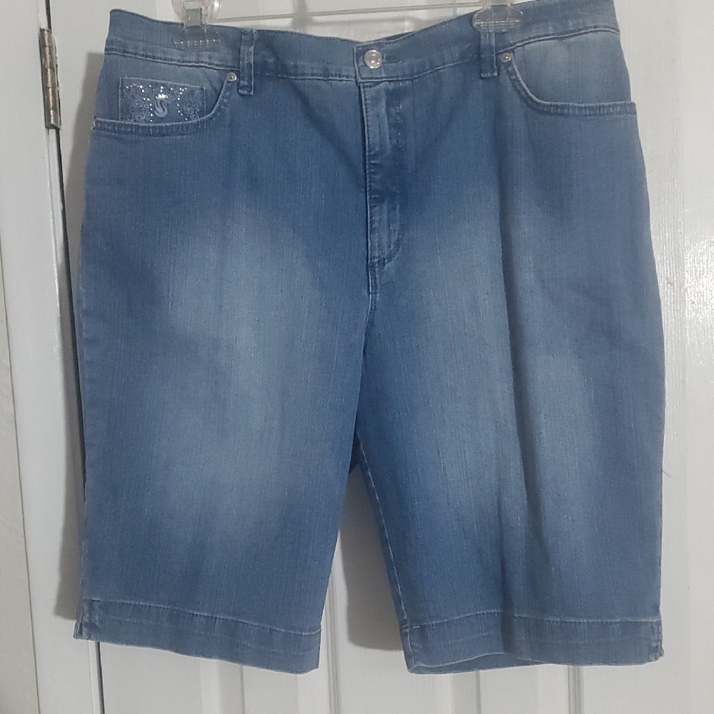 Gloria Vanderbilt Faded Blue Denim Jean Shorts